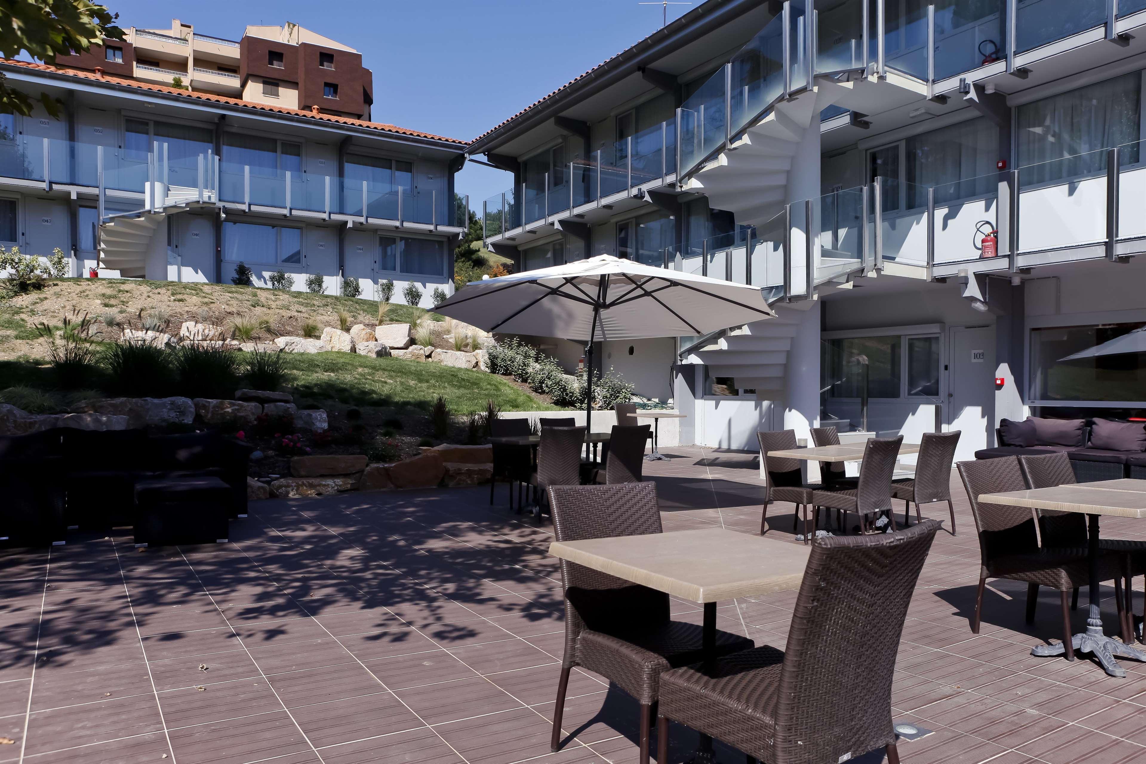 Kyriad Lyon Sud Sainte Foy Экстерьер фото